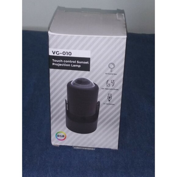 NEW in BOX Sunset Projection Lamp Blinky Halloween USB LED Decor 360 degree cute - Picture 7 of 8